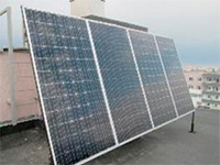 На крыше жилого дома в Тюмени установлена солнечная электростанция