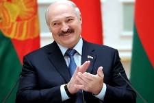 Лукашенко поручил создать в Белоруссии электромобиль на уровне электрокара Tesla 