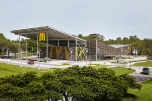McDonald's запустил первый ресторан с нулевым потреблением энергии