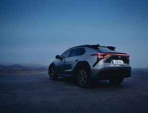 Новый электрокроссовер Toyota оснастят солнечными панелями Новый электрокроссовер Toyota оснастят солнечными панелями